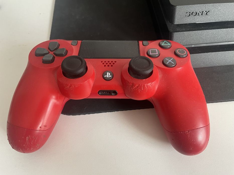 Play station 4 pro 1tb