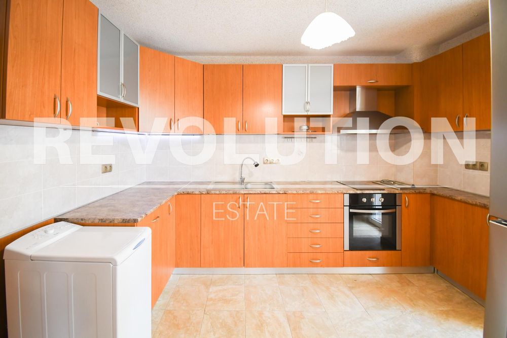 Дава се под наем Тристаен апартамент в София, Лозенец - 100 кв.м за 990 € - Снимка #1