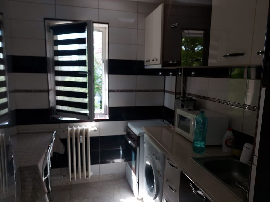 Închiriez apartament  2 camere