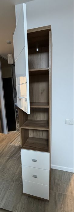 Dulap baie modern stejar/alb – spațios, stare foarte bună