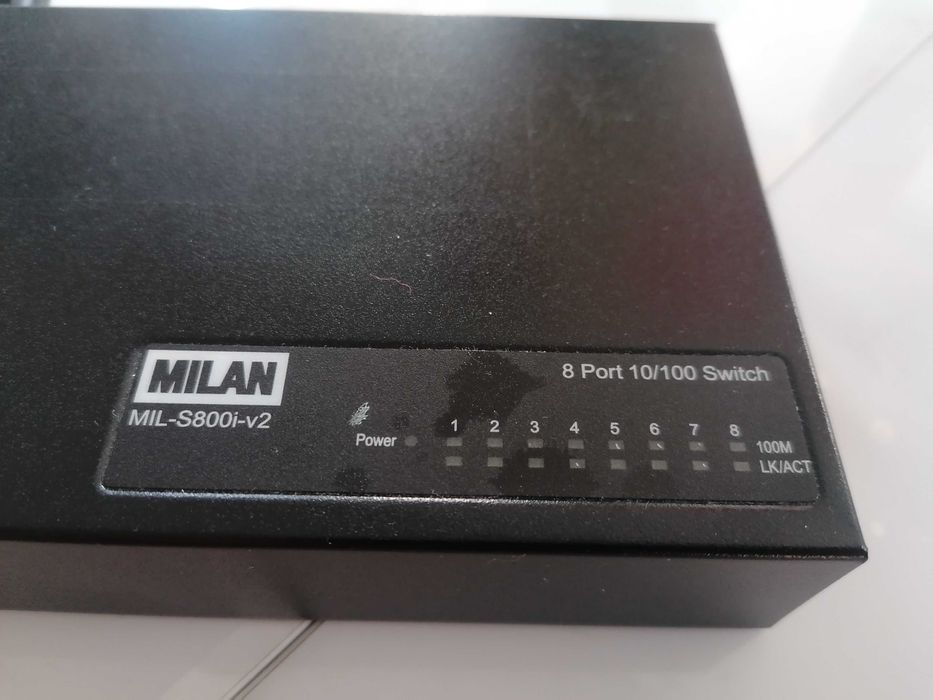 Switch 8 port 10/100 Milan