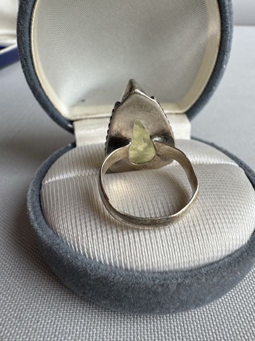 Inel din argint si peridot