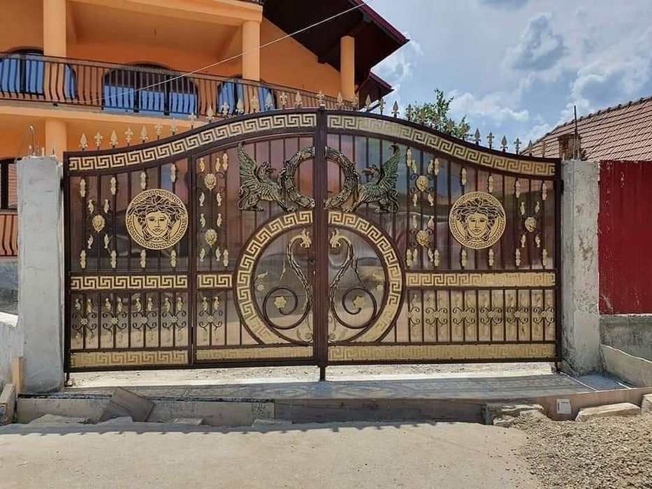 Porți, panouri de gard, balustrade din fier forjat.