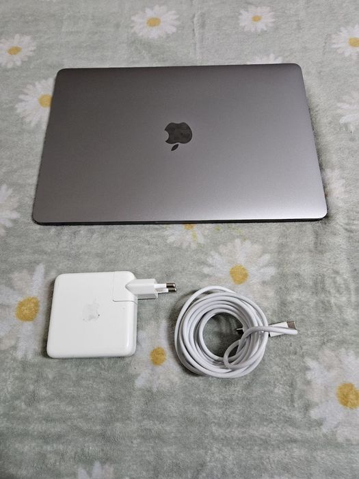 MacBook Pro M2 13 dyum Ram 16GB/ssd 512GB spacegray sotiladi