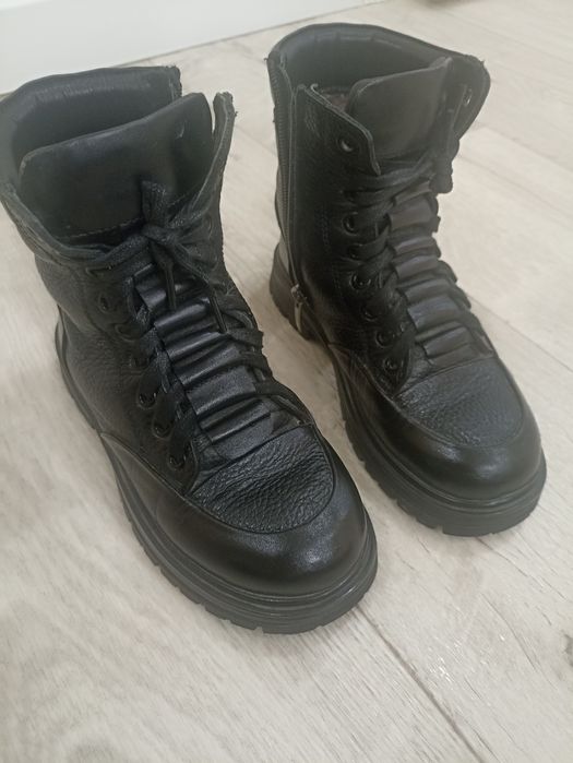 Продам детские зимние сапоги