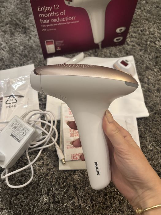 Фотоепилатор Philips Lumea 7000