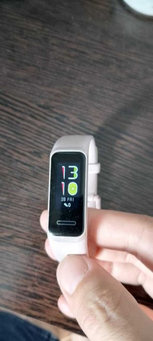 Фитнес браслет Huawei band 4