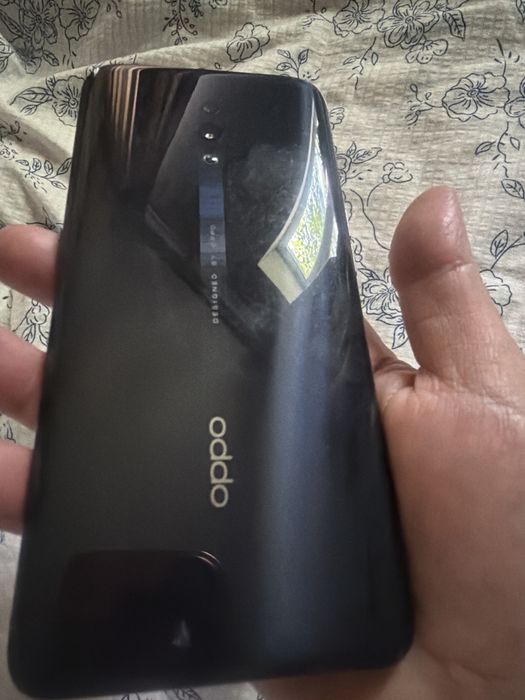 Срочно продам телефон Оppo reno