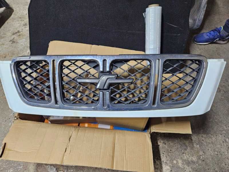 Решетка радиатора Subaru Forester SF5