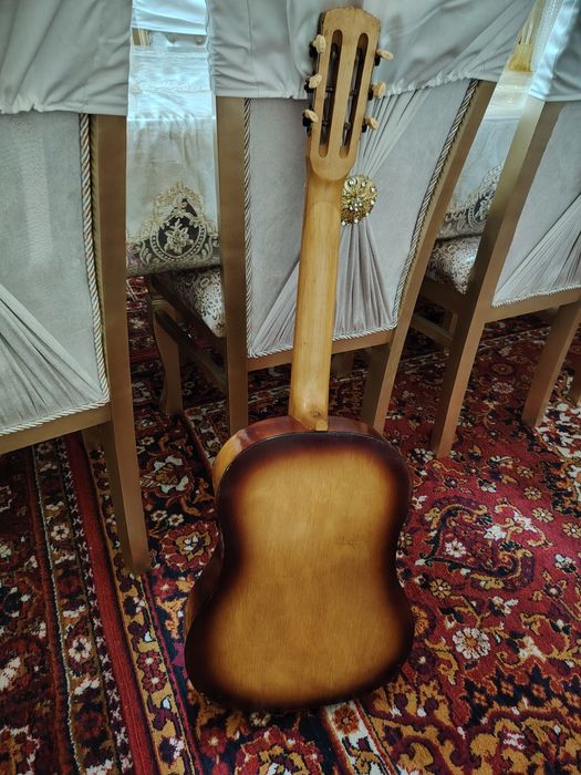 Продаëтся гитара.
