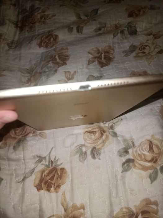 Продам iPad mini 4