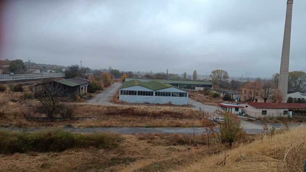 4000 кв закрита площ и 20000 кв открита площ