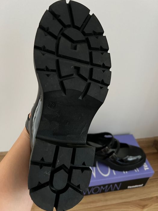 Лачени обувки 38 номер