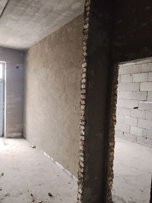 Тезда 1 хонали 5 каватда жойлашган квартира сотилади Манзил Шарк 1  sh