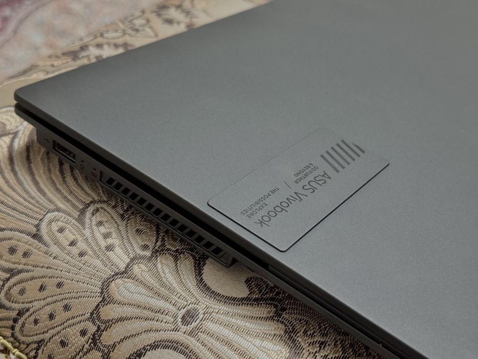 ASUS VivoBook / Core i7-13th Gen/ OLED 2K:Экран