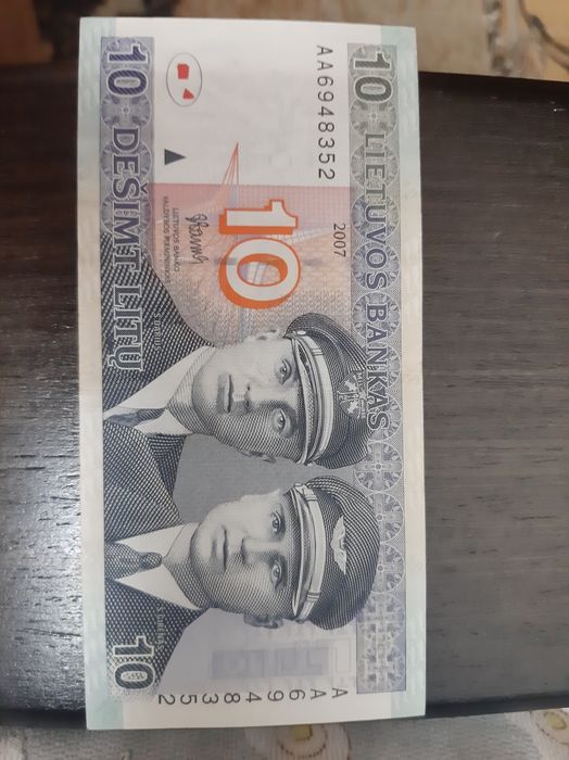 Продам деньги Литвы и ОАЭ