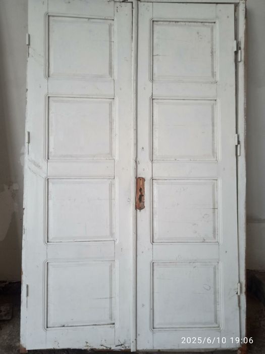 Продам двери из доски.