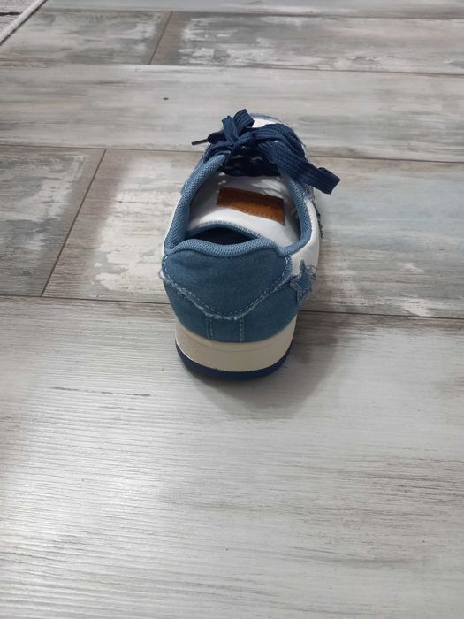 Маратонки чисто нови неносени