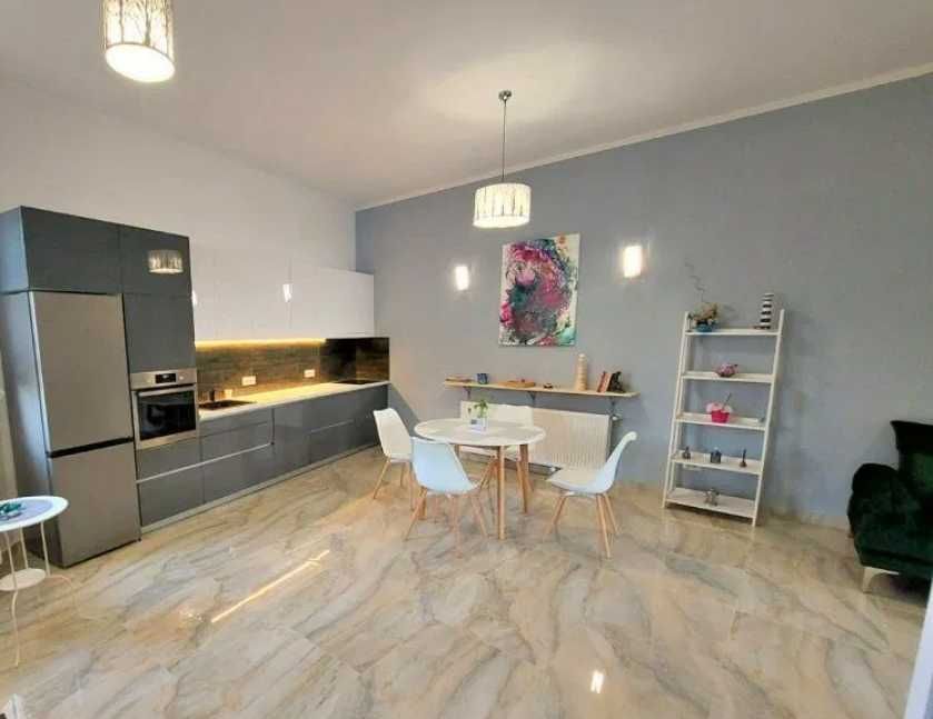 Дава се под наем Тристаен апартамент в Пловдив, Каменица 1 - 82 кв.м за 188.7 € - Снимка #1