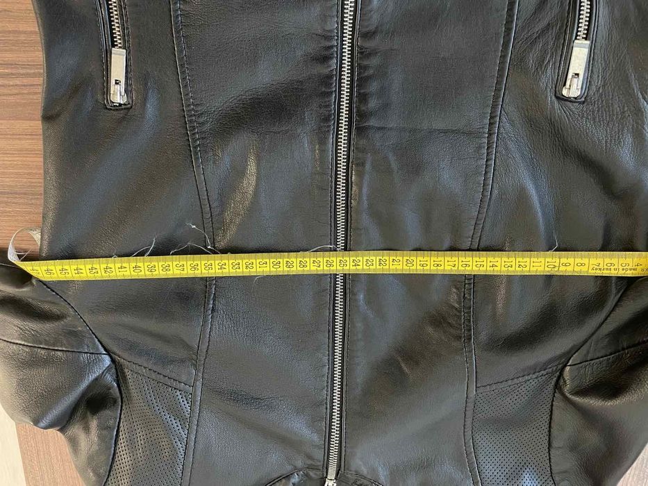 Дамско черно кожено яке размер S