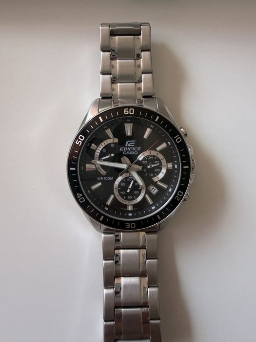 Часовник Casio Edifice , в добро състояние,цената е съобразена с качеството! Часовника има нормални следи от употреба.