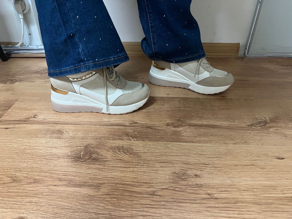 Маратонки на платформа