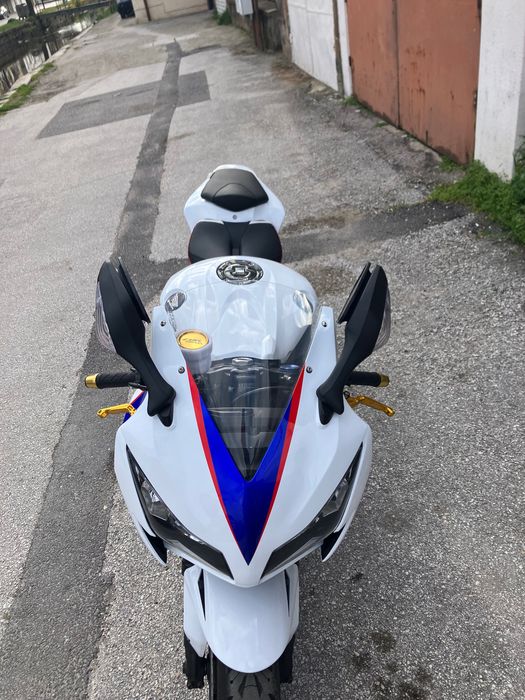 Хонда CBR1000 2011 г. и екипировка