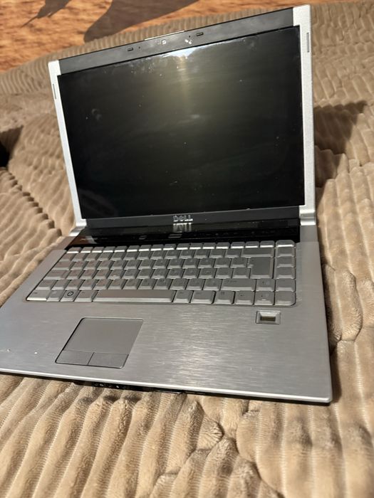 Лаптоп DELL + чанта