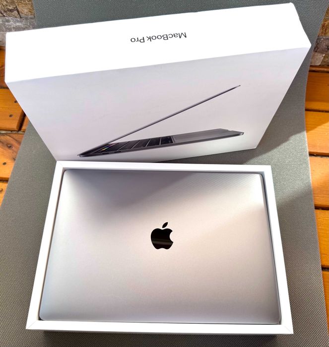 Apple MacBook Pro 13" (2020) i5 16GB RAM 1TB SSD, Space Grey