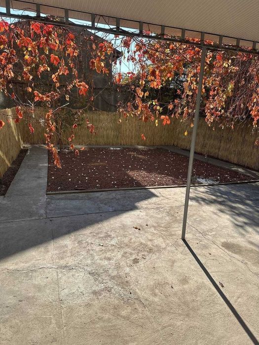 Beruniy metro Mirza Golib kochasida 3/1/4  103 kv Bankovskiy uy