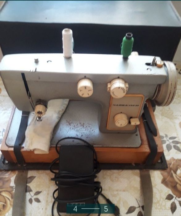 Швейная машина ЧАЙКА 142М..