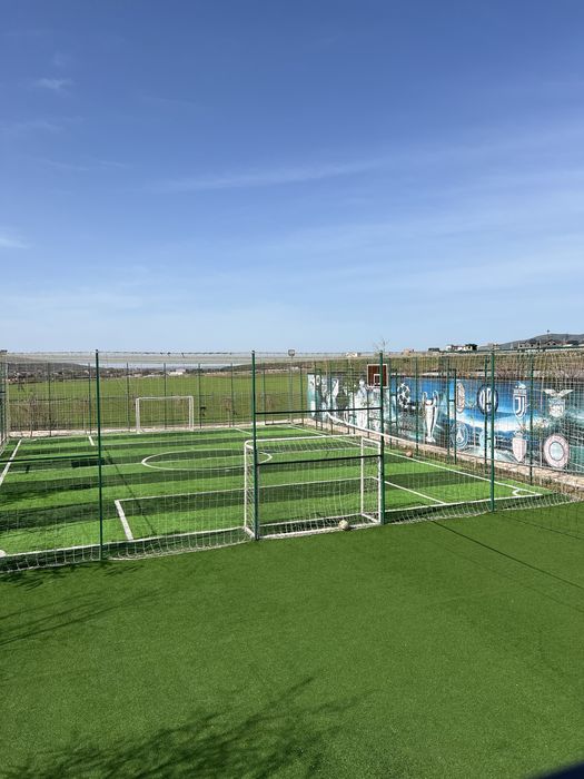 Акташ дача с собстсвенным футболним стадионом и волейболной полем.