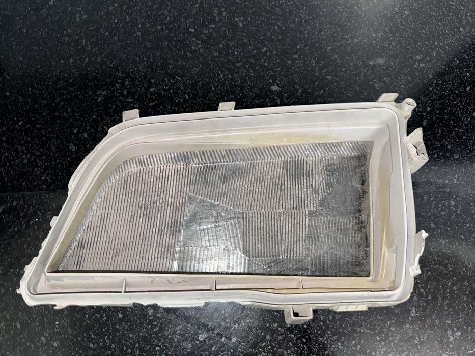 Стекло фары w202