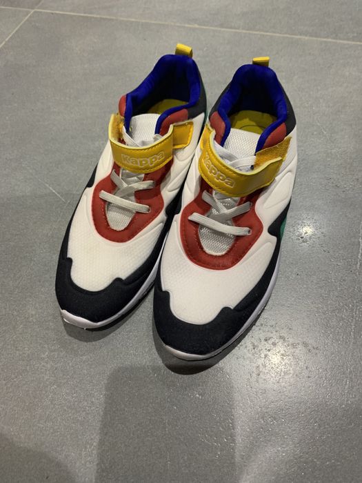 Vând adidasi băieți