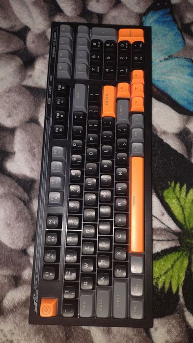 Vând tastatura de gaming, URGENTT!!