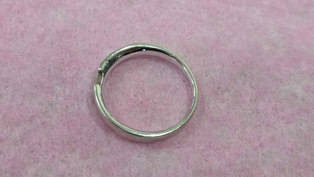 Пръстен от бяло злато проба 585 / с диамант