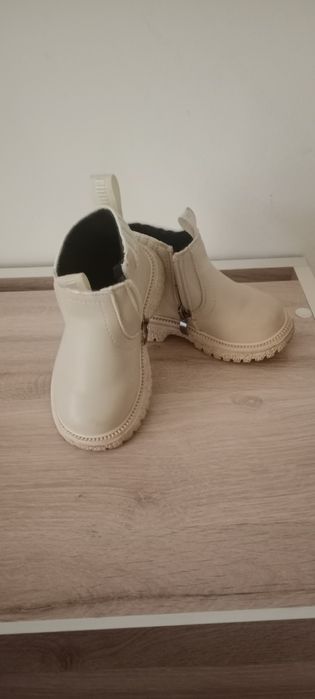 Продам сопожки б/у за 2000  размер 21