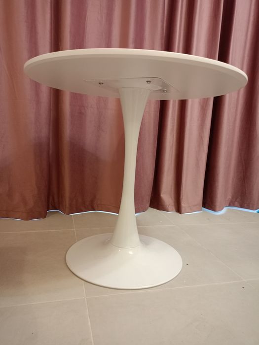 Masa  rotunda cu picior inalt