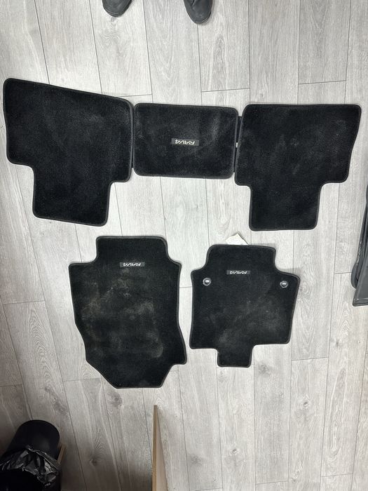 Коврики на Toyota RAV4 в оригинале.