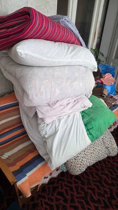 Бесплатно старые матрасы и одеяла, пуховые подушки