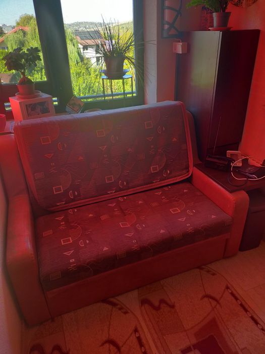 Vând canapea 2 locuri, extensibila
