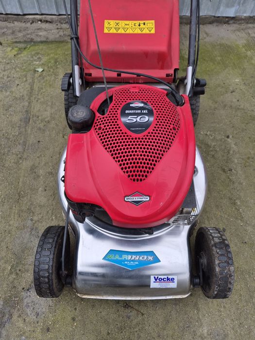 Mașină de tuns iarbă gazon