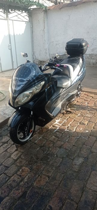 Продается макси скутер