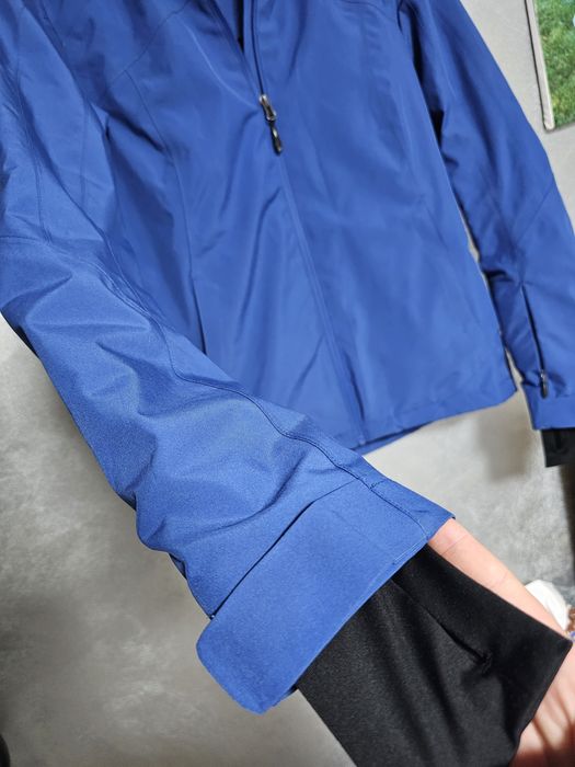 Vand geaca de iarna.  S