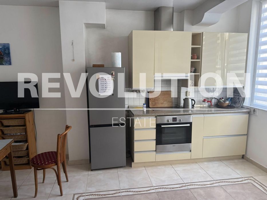 Дава се под наем Тристаен апартамент в Варна, Център - 81 кв.м за 650 € - Снимка #3