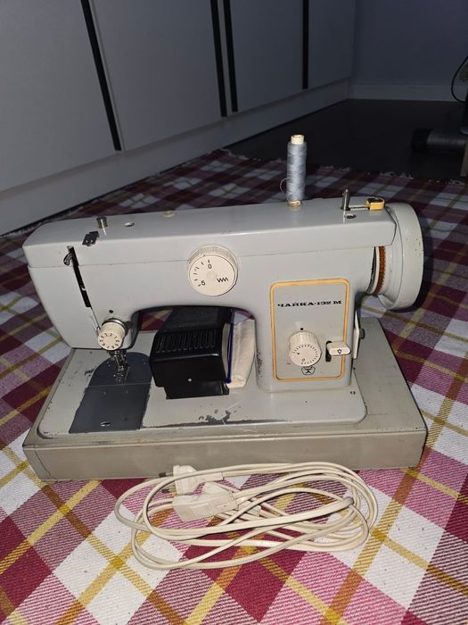 Продам швейную машинку