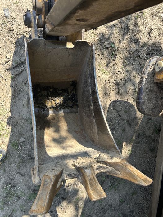 Cupa 45 caterpillar schimb cu jcb