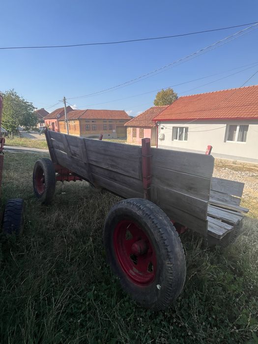 Vând căruț pentru tractor stare buna 3m