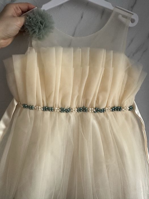 Продам платья 6-8 лет