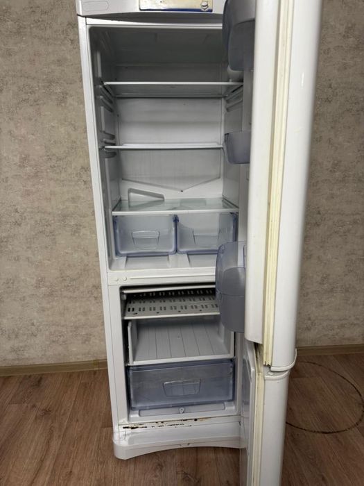 Холодильник INDESIT